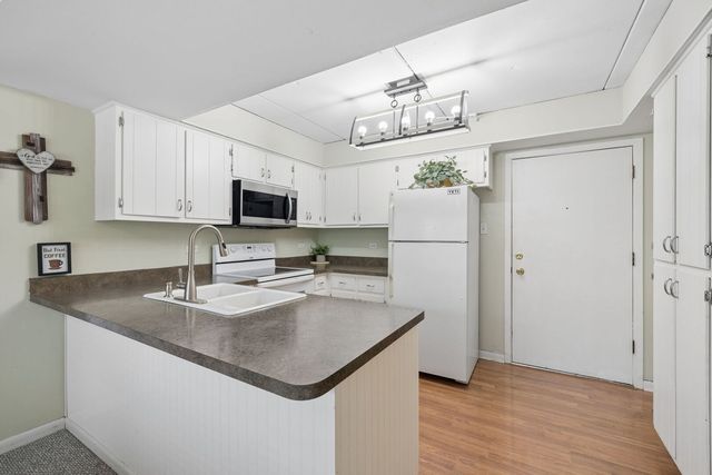 9949 Shady Lane 2B, Orland Park, IL 60462