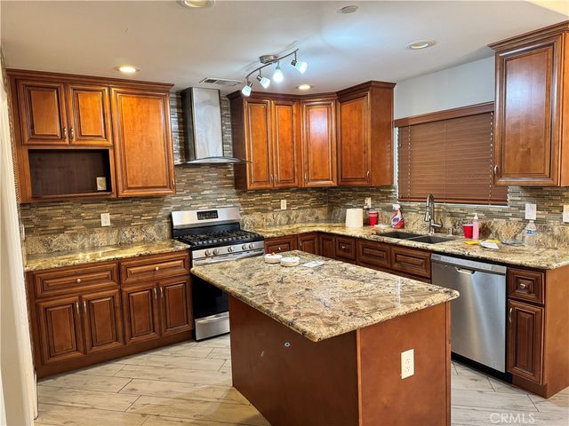 957 W Tibbot St., Rialto, CA 92377