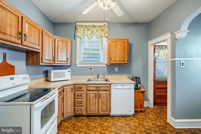 220 W ALBEMARLE AVE, Lansdowne, PA 19050