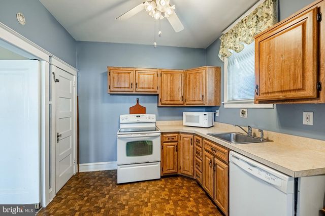 220 W ALBEMARLE AVE, Lansdowne, PA 19050