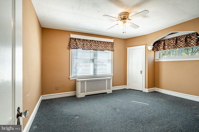 220 W ALBEMARLE AVE, Lansdowne, PA 19050