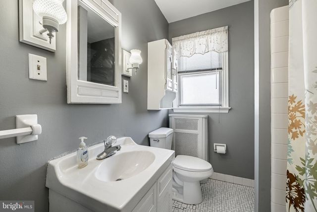 220 W ALBEMARLE AVE, Lansdowne, PA 19050