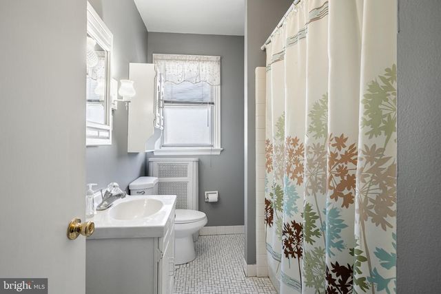 220 W ALBEMARLE AVE, Lansdowne, PA 19050