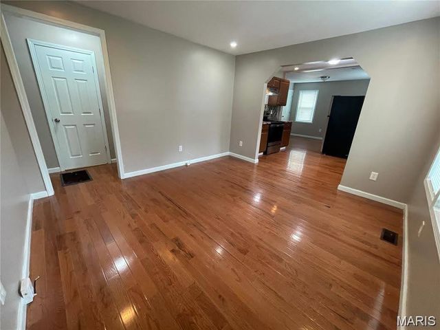 6155 Emerald Avenue, St Louis, MO 63135