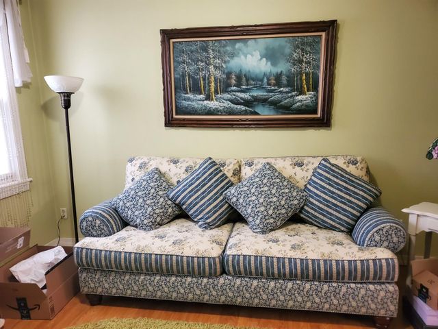 74 W Hoffman Avenue, Lindenhurst, NY 11757