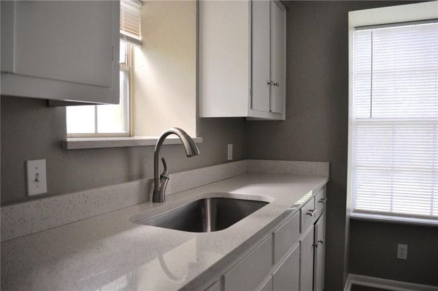 1210 B W 22nd ST, Austin, TX 78705