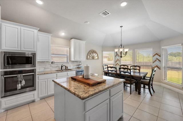 12405 Cedar Knoll Drive, Fort Worth, TX 76028