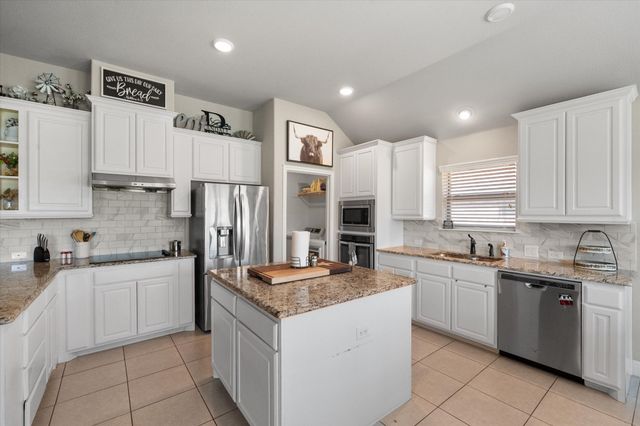 12405 Cedar Knoll Drive, Fort Worth, TX 76028