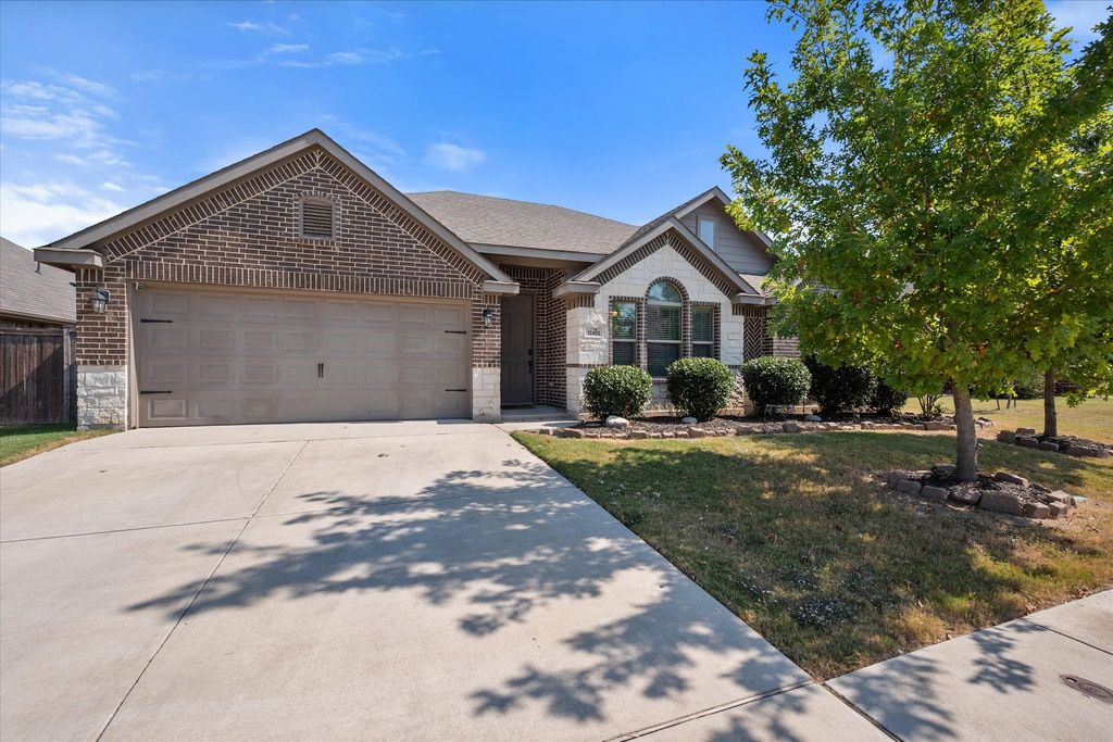 12405 Cedar Knoll Drive, Fort Worth, TX 76028