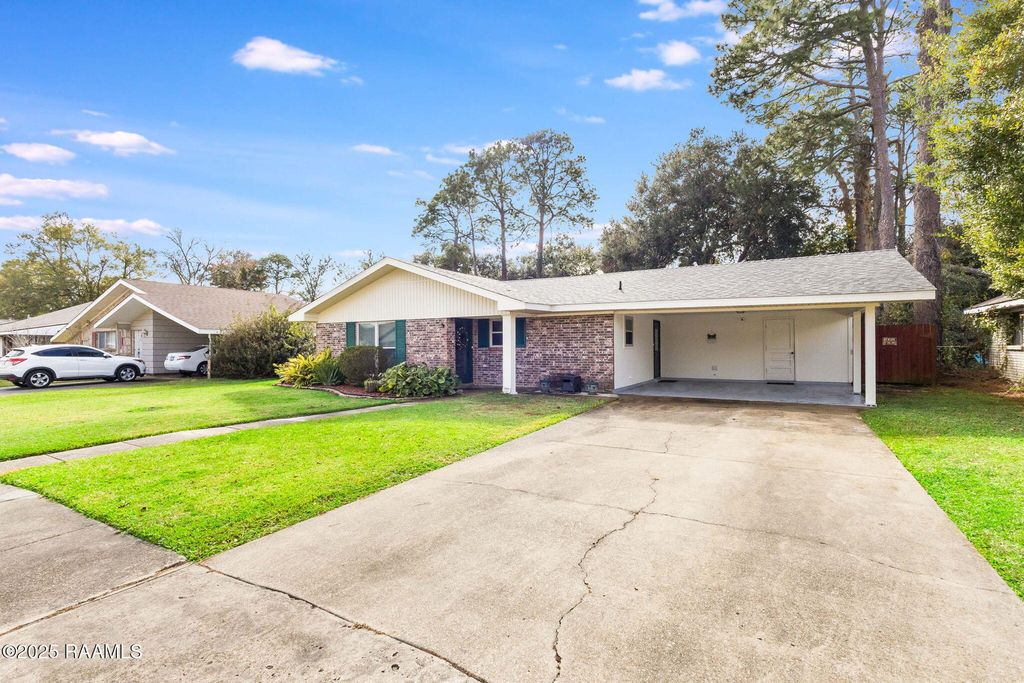206 Elmwood Drive, Lafayette, LA 70503