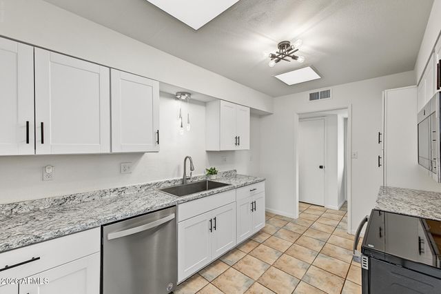 12214 N AUGUSTA Drive, Sun City, AZ 85351