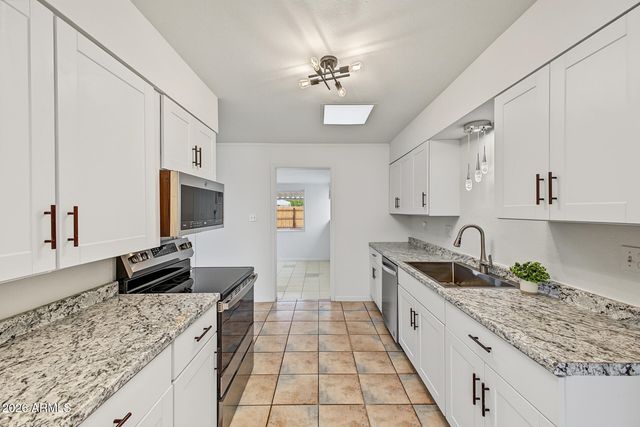12214 N AUGUSTA Drive, Sun City, AZ 85351