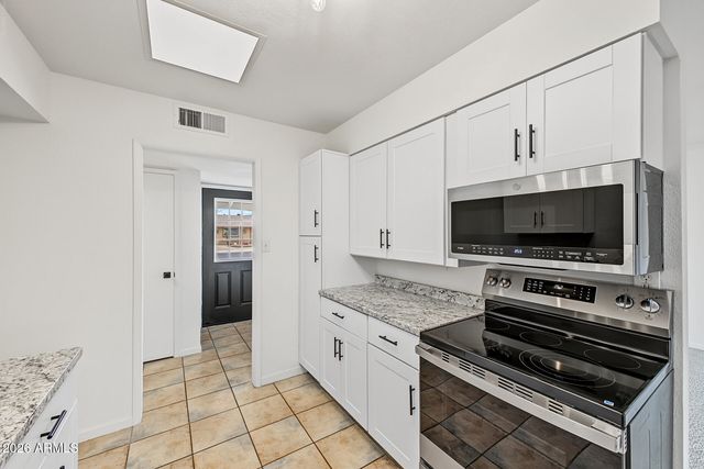 12214 N AUGUSTA Drive, Sun City, AZ 85351