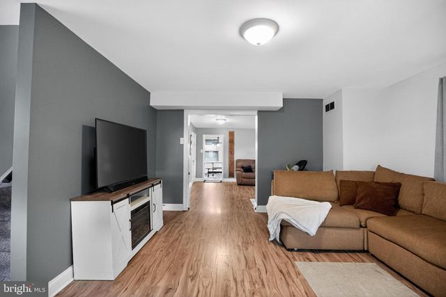 8 LAKE ST, Mullica Hill, NJ 08062