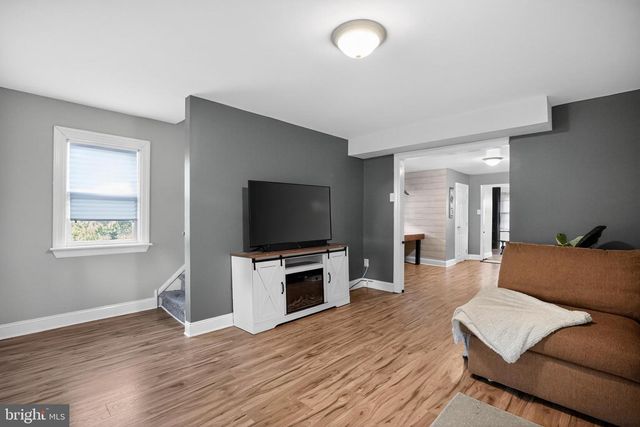 8 LAKE ST, Mullica Hill, NJ 08062