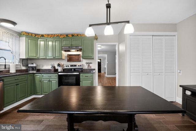 8 LAKE ST, Mullica Hill, NJ 08062