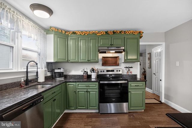 8 LAKE ST, Mullica Hill, NJ 08062