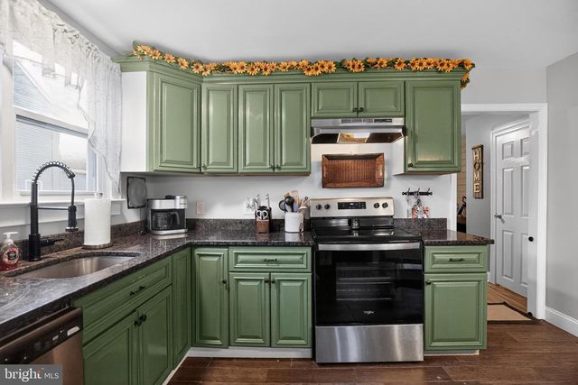 8 LAKE ST, Mullica Hill, NJ 08062