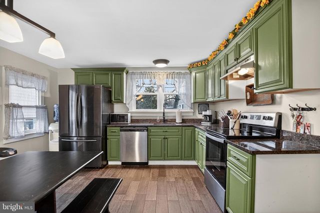 8 LAKE ST, Mullica Hill, NJ 08062