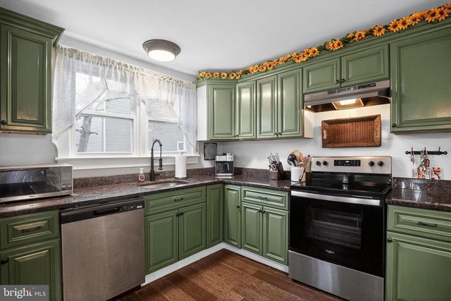 8 LAKE ST, Mullica Hill, NJ 08062