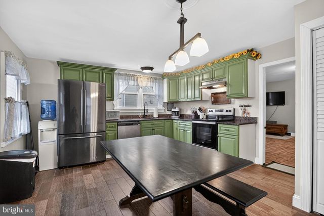 8 LAKE ST, Mullica Hill, NJ 08062