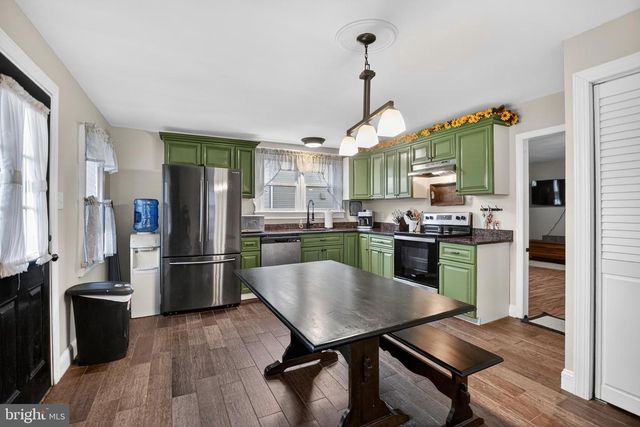 8 LAKE ST, Mullica Hill, NJ 08062