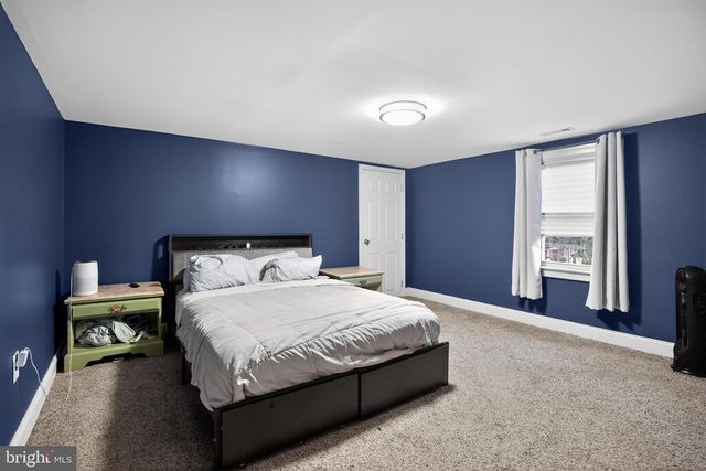 8 LAKE ST, Mullica Hill, NJ 08062