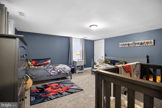 8 LAKE ST, Mullica Hill, NJ 08062