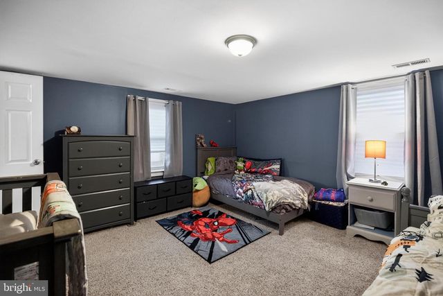 8 LAKE ST, Mullica Hill, NJ 08062