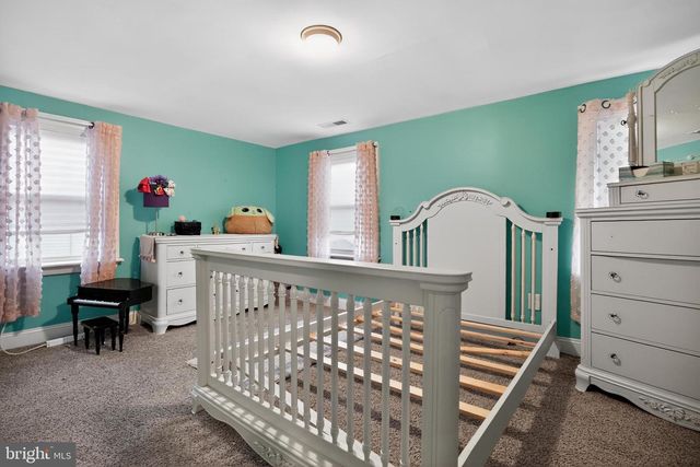 8 LAKE ST, Mullica Hill, NJ 08062