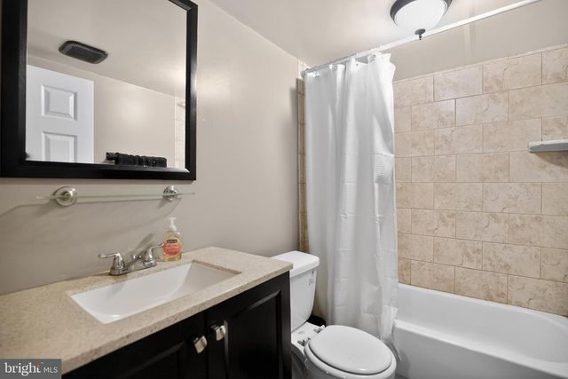 8 LAKE ST, Mullica Hill, NJ 08062