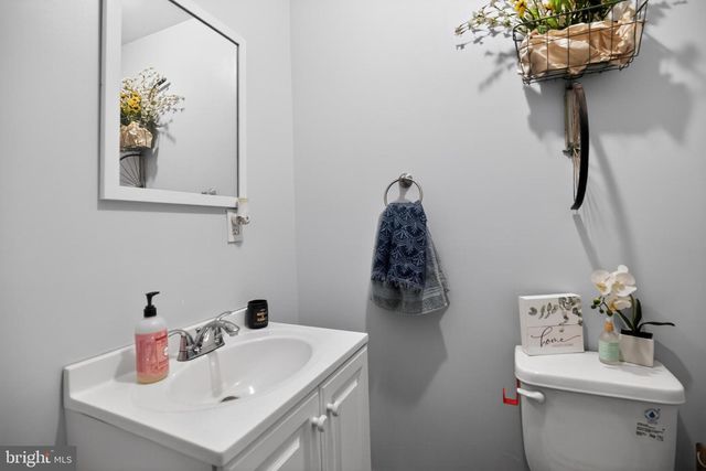 8 LAKE ST, Mullica Hill, NJ 08062