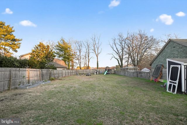 8 LAKE ST, Mullica Hill, NJ 08062