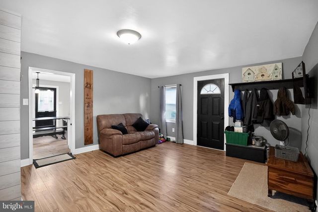 8 LAKE ST, Mullica Hill, NJ 08062