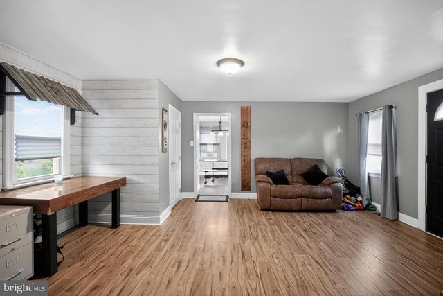 8 LAKE ST, Mullica Hill, NJ 08062