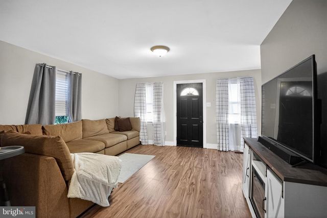 8 LAKE ST, Mullica Hill, NJ 08062