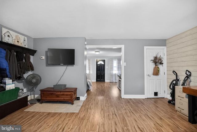 8 LAKE ST, Mullica Hill, NJ 08062