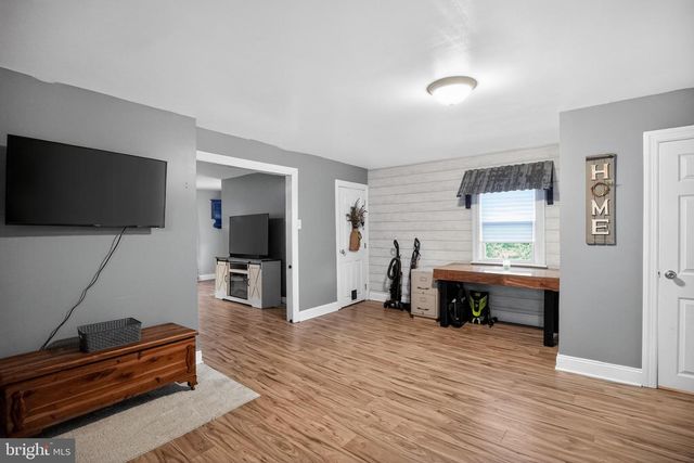 8 LAKE ST, Mullica Hill, NJ 08062