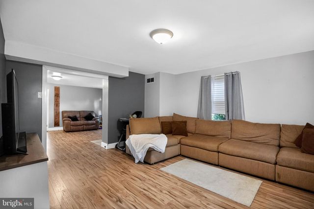 8 LAKE ST, Mullica Hill, NJ 08062