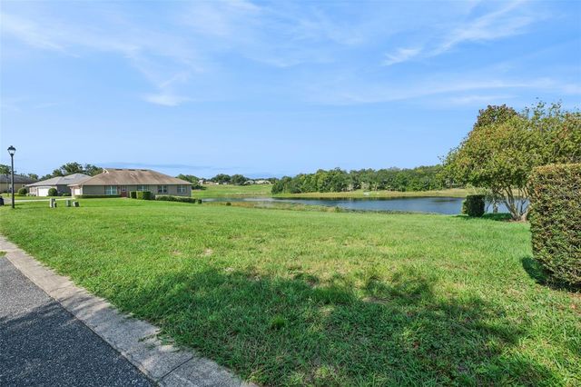 77 FAIRWAY CIRCLE 101, Umatilla, FL 32784