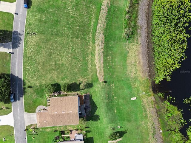 77 FAIRWAY CIRCLE 101, Umatilla, FL 32784