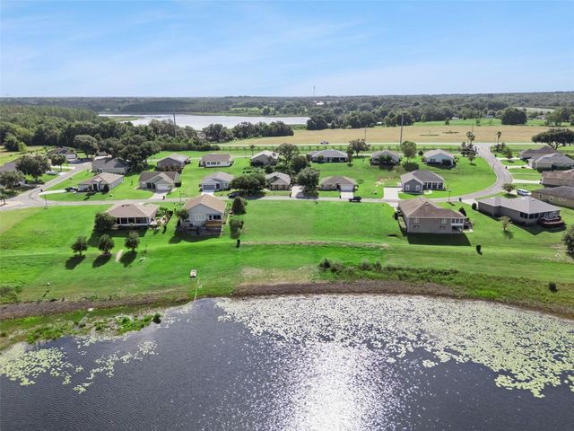 77 FAIRWAY CIRCLE 101, Umatilla, FL 32784