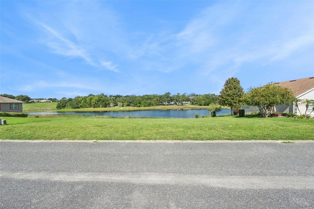 77 FAIRWAY CIRCLE 101, Umatilla, FL 32784