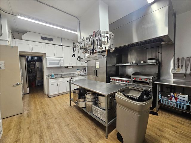 18675 US HIGHWAY 19 N 498, Clearwater, FL 33764