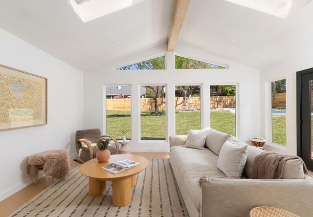 2210 Comburg Castle WAY, Austin, TX 78748