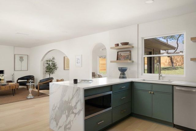 2210 Comburg Castle WAY, Austin, TX 78748