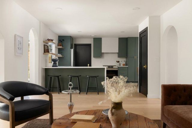 2210 Comburg Castle WAY, Austin, TX 78748