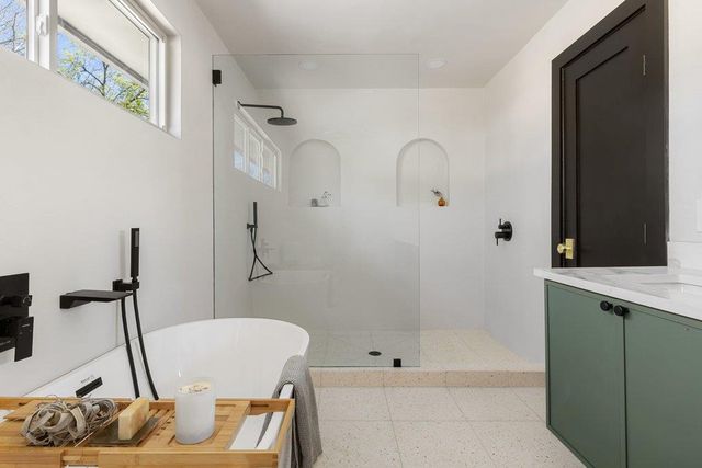 2210 Comburg Castle WAY, Austin, TX 78748