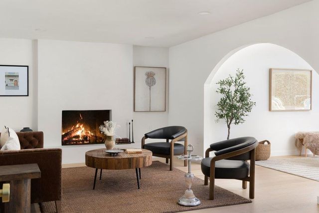 2210 Comburg Castle WAY, Austin, TX 78748