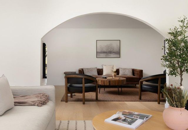 2210 Comburg Castle WAY, Austin, TX 78748